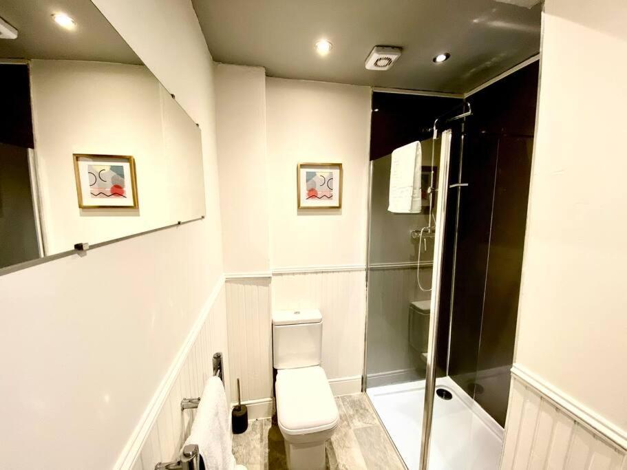 Anchored Homely Apartment In Historic Centre Paisley Exteriér fotografie