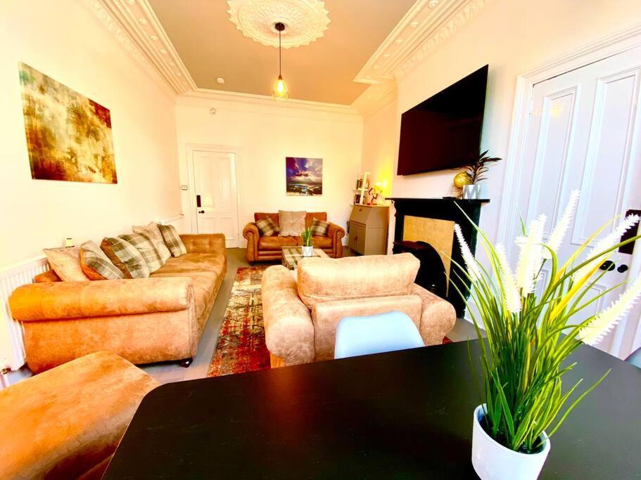 Anchored Homely Apartment In Historic Centre Paisley Exteriér fotografie