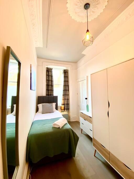 Anchored Homely Apartment In Historic Centre Paisley Exteriér fotografie