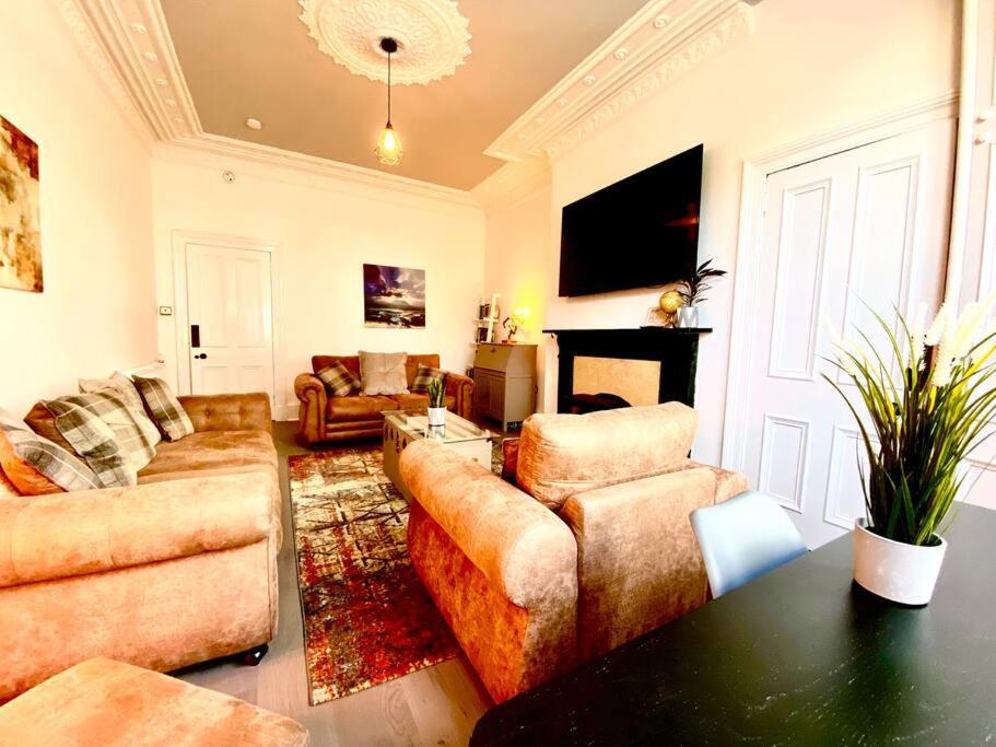 Anchored Homely Apartment In Historic Centre Paisley Exteriér fotografie