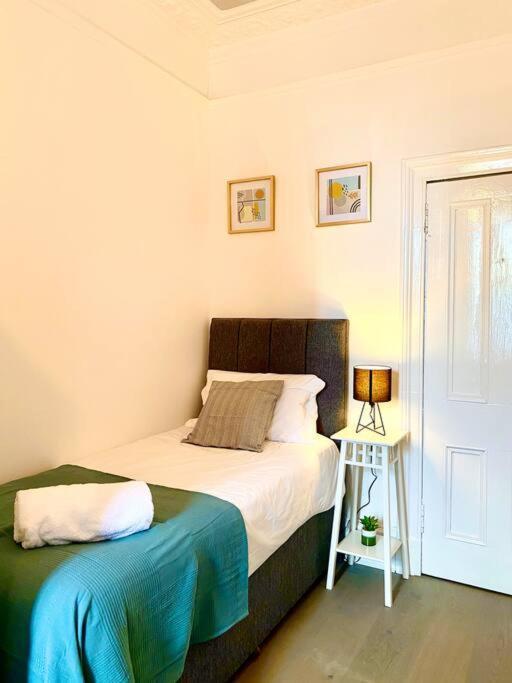 Anchored Homely Apartment In Historic Centre Paisley Exteriér fotografie
